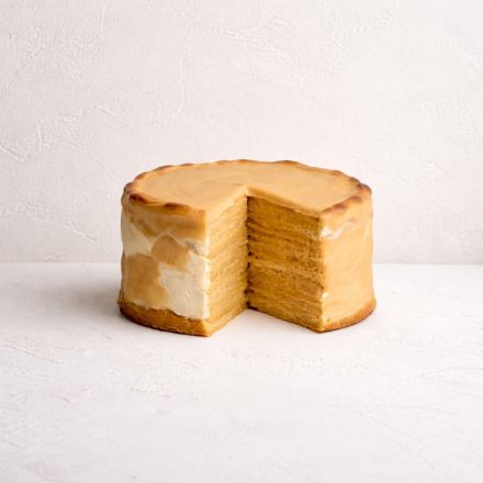 tarta montónico gallega artesanal entera con corte mostrando capas postre gallego